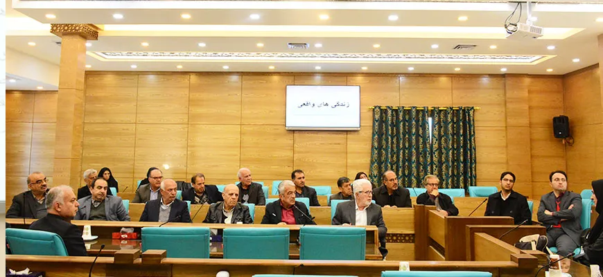 در این جلسه سرکار خانم دکتر گرامیان مدیر گروه سلامت روان معاونت بهداشتی استان و سرکارخانم خطیبی در خصوص " آسیب های اجتماعی" ایراد سخن نمودند و پاسخگوی سوالات حاضرین در جلسه شدند